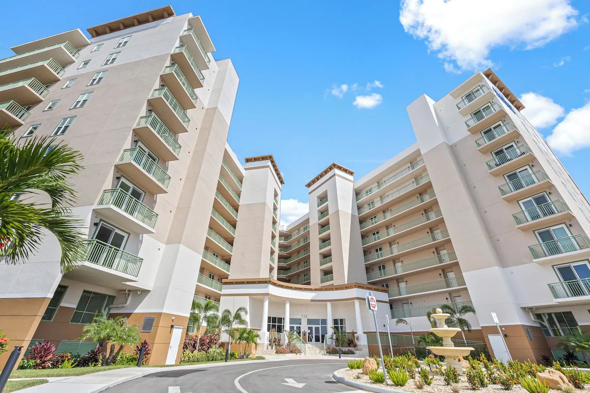 River Fly in Condominium in Florida. – Tunnel Type